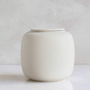 Beige urn keramiek